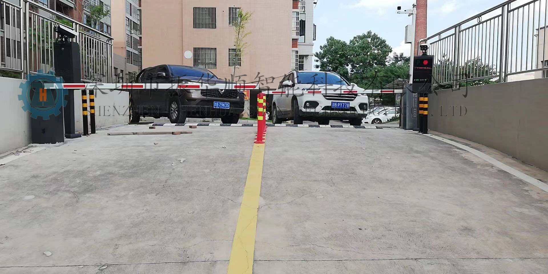 江西省信丰县芳园新城小区车牌识别三进三出系统